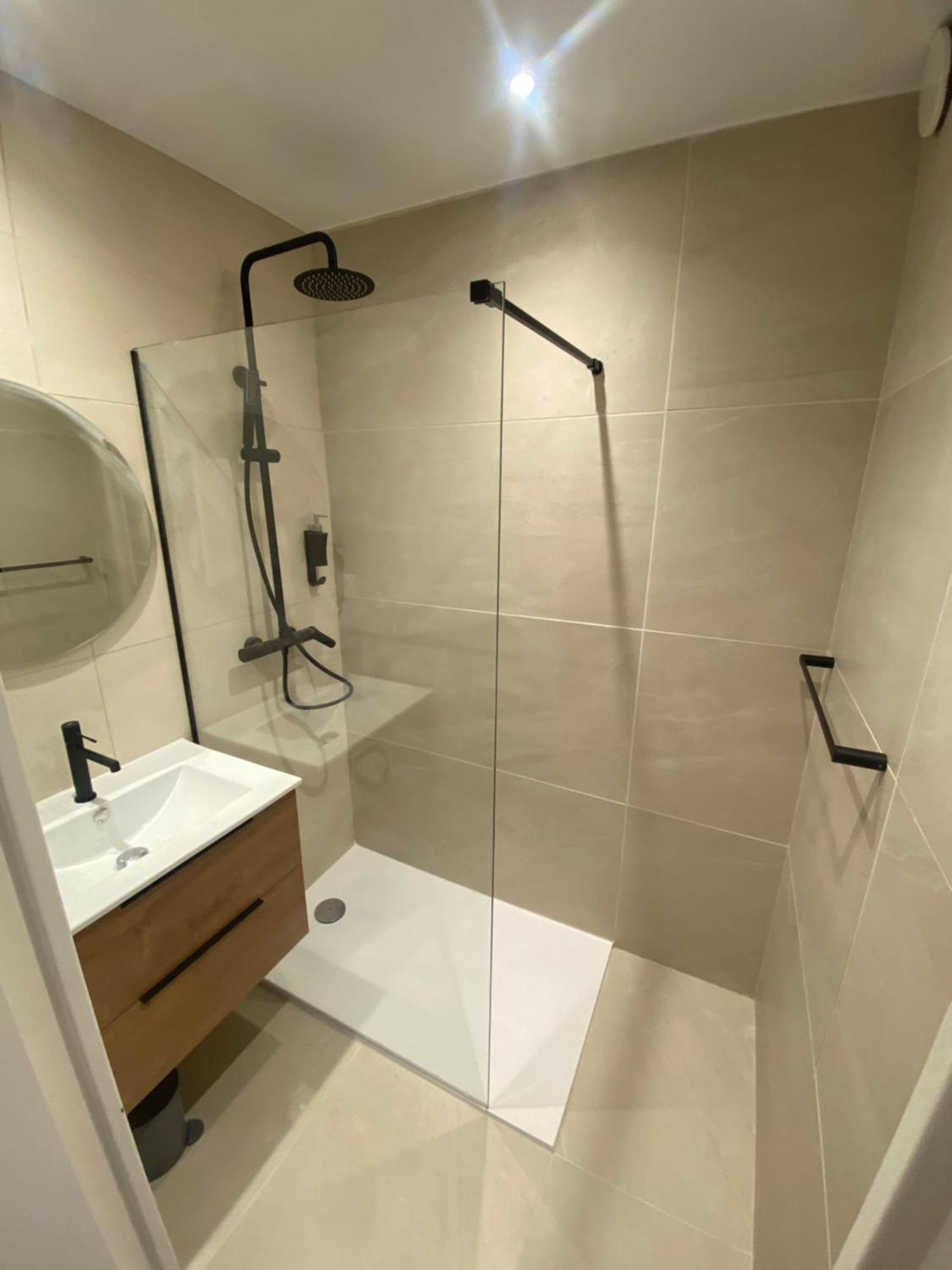 Appartement Avec Piscine 5 Min A Pieds Des Plages Vallauris Quarto foto